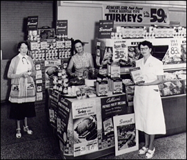 Sophie Cubbison, center, at a supermarket demonstration. (Photo courtesy of Mrs. Cubbison’s Foods)