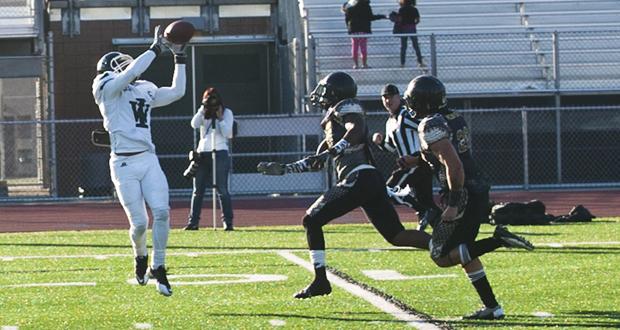 Solomon Jones catches the first pass of the game from Blackhawk QB, Brandon Brooks for a touchdown.