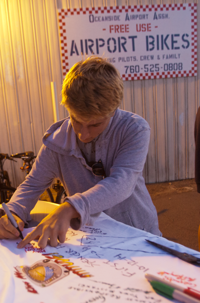 CJ French signs his brothers t-shirt