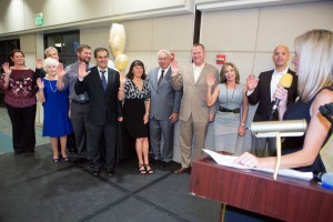 Encinitas Mayor Kristin Gaspar (right) swears in the 2015 Encinitas Chamber of Commerce Board of Directors on Nov. 7 at the Encinitas Community Center. (Encinitas Chamber of Commerce photo by Bill Wechter)