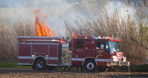 Oceanside firefighters work to control a brush fire near West Coast Growers in 2015. (OsideNews file photo by Steve Marcotte)