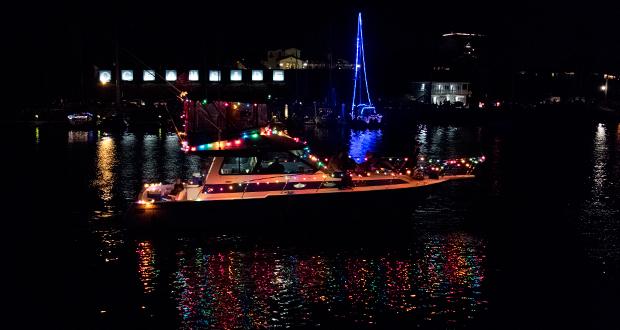 2015+Oceanside+Harbor+Parade+of+Lights
