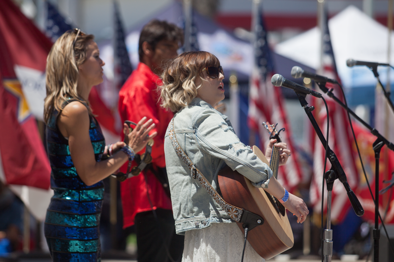 Special guest,  Mary Loyd plays with The Heroes