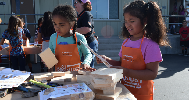 Building Birdhouses at Palmquist Elementary