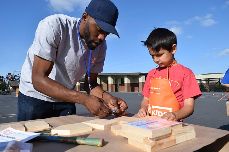 Building Birdhouses at Palmquist Elementary