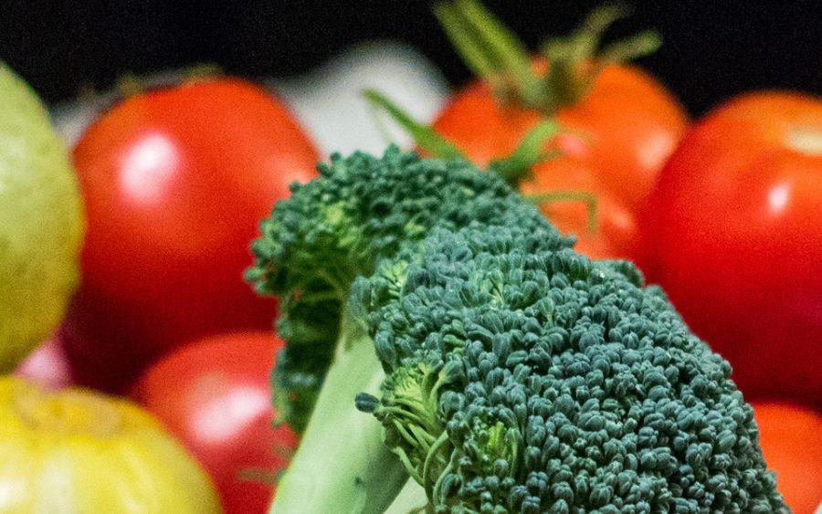 Broccoli+and+tomatoes+can+be+used+to+make+flavorful+and+healthy+homemade+soups.+%28Photo+by+Steven+Trousdale+via+FreeImages%29