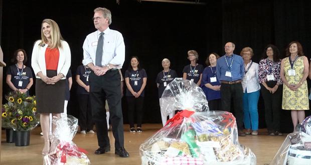 San Marcos Mayor, Jim Desmond and Vice Mayor Rebecca Jones with Meals on Wheels staff