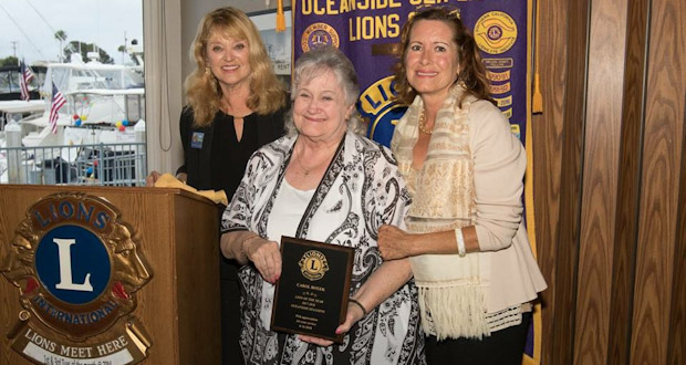 Oceanside Sea Lions members
& Liz Latasa and Pam Pahnke present Carol Boyer with Lion of the Year
