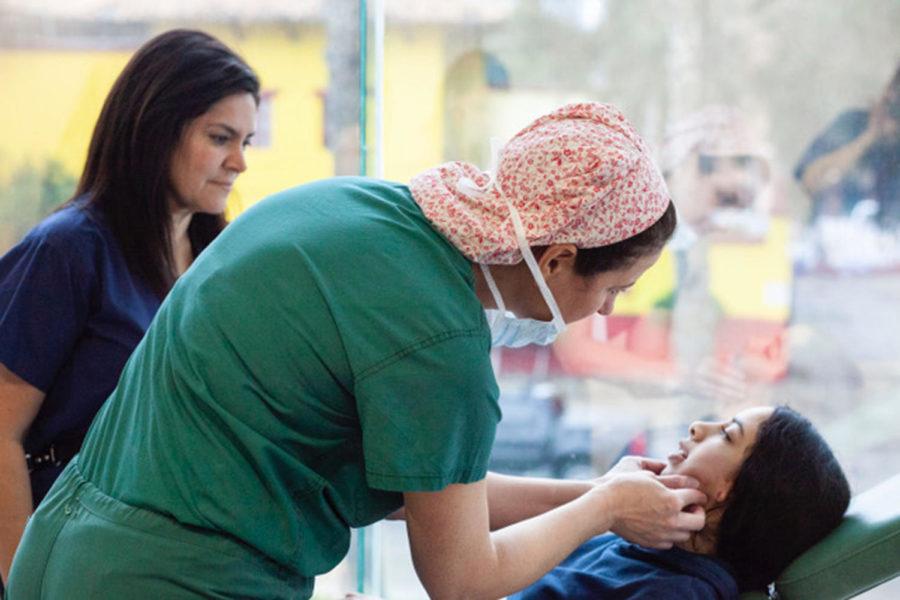 ConnectMed founder Dr. Amanda Gosman (center) and Dr. Alicia Sigler (left) examine a new clinic patient in Tijuana in early March as part of a ConnectMed volunteer work day. (ConnectMed photo)