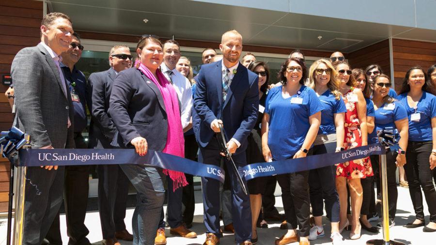 Dr. Christopher Kane, UC San Diego Health Physician Group CEO (far left); state Assemblywoman Tasha Boerner Horvath, D-76th District (second from left, holding ribbon), and Kevin Schwerdtfeger, regional practice manager (holding scissors) celebrate the opening of UC San Diego Health’s new Encinitas health center on June 10 with other facility officials and employees. (UC San Diego Health photo)