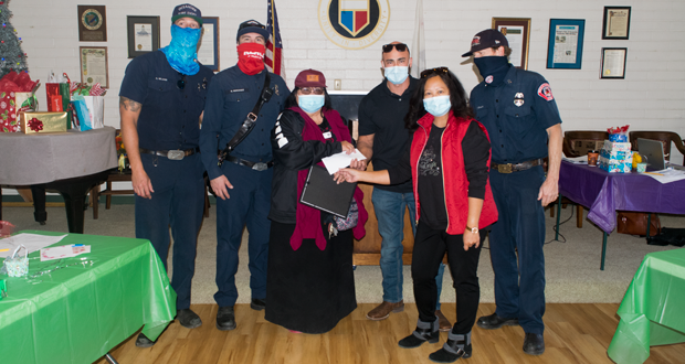 OFD Firefighters Wilson and Kershaw with Zucette Lumabas,(event chair) Jorge Garcia(OFA Community Outreach), Rose Teding (WCO President ) and Cpt. Boulan.