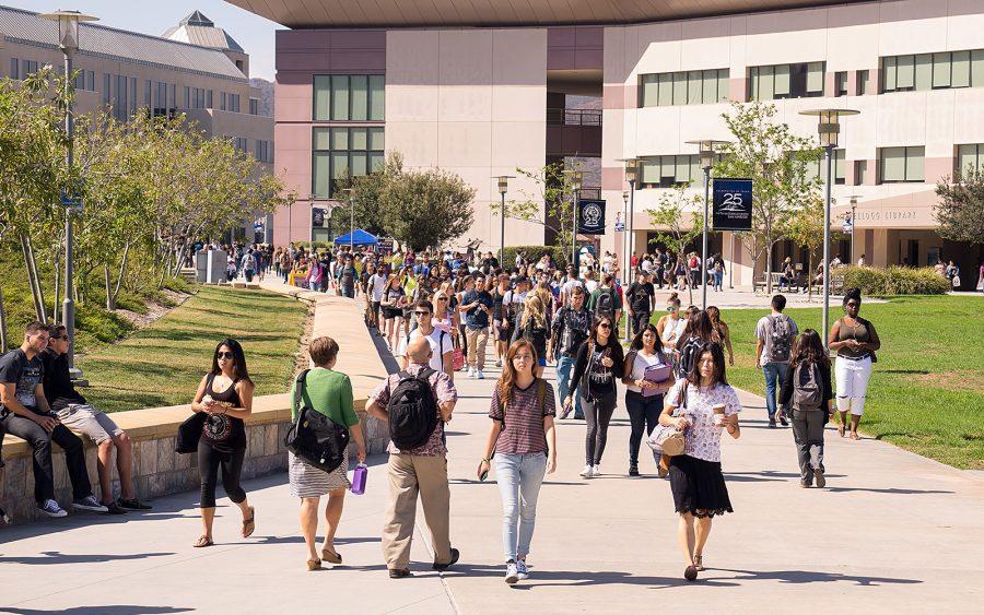 Students walk near the Kellogg Library at Cal State San Marcos. (CSUSM photo by Brandon Van Zanten)